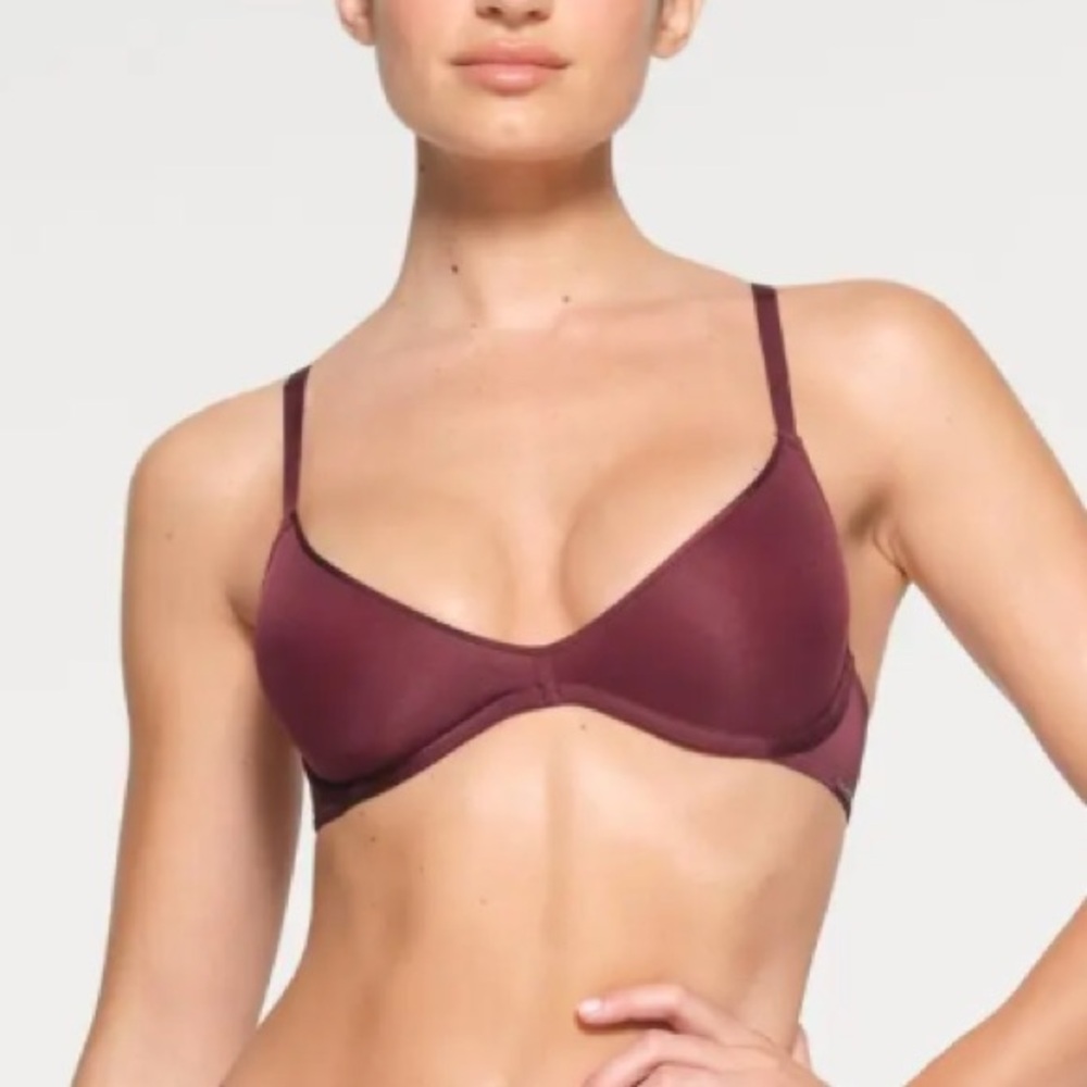 NWT SKIMS Weightless Scoop Bra